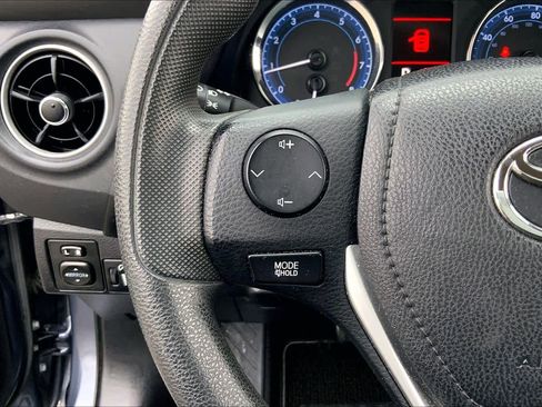 Used 2018 Toyota Corolla LE FWD image 23