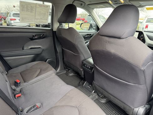 Used 2023 Toyota Highlander LE image 39