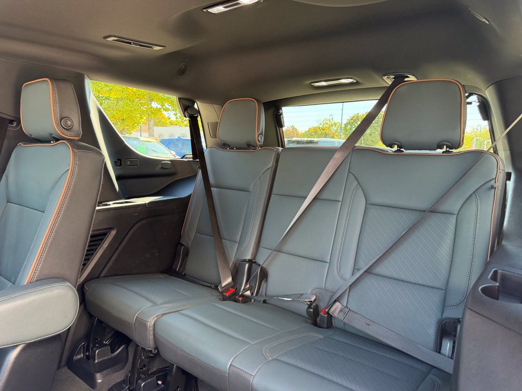 Used 2025 GMC Yukon AT4 w/ AT4 Premium Package AWD/4WD image 15