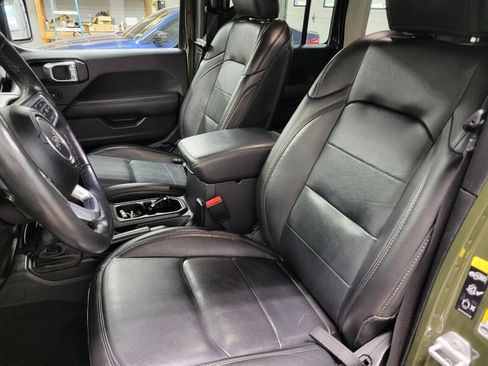 Used 2023 Jeep Wrangler Unlimited Sahara AWD/4WD image 40