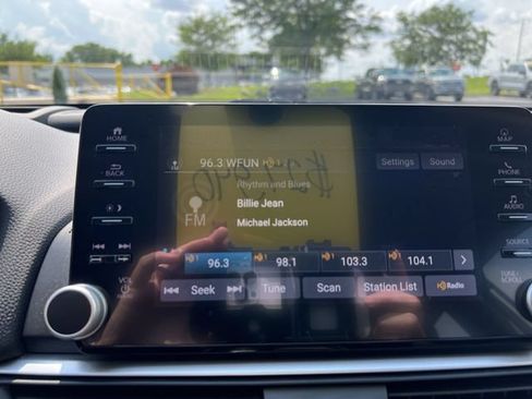 Used 2020 Honda Accord Touring image 14