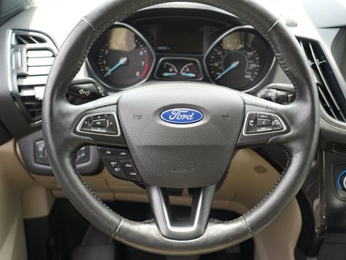 Used 2019 Ford Escape Titanium AWD/4WD image 25