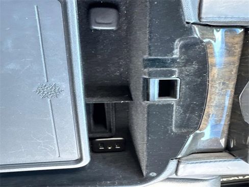 Used 2016 Cadillac Escalade Platinum image 26