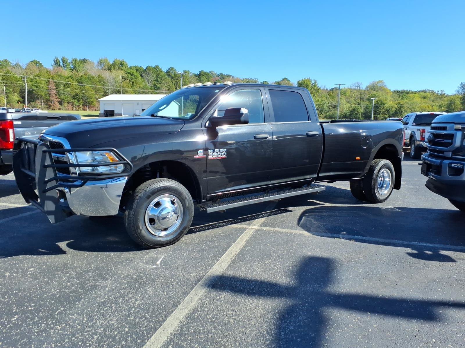 Used 2017 RAM 3500 Tradesman w/ Chrome Appearance Group AWD/4WD image 3