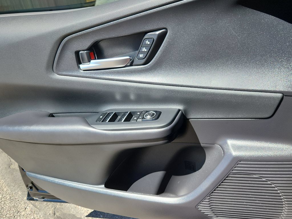 Used 2024 Toyota Prius Prime Premium FWD image 9