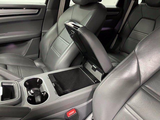 Used 2022 Porsche Cayenne Platinum Edition AWD/4WD image 40