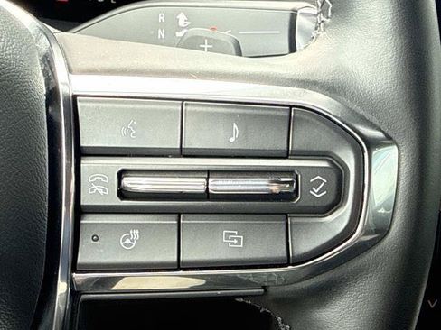 Used 2025 GMC Acadia Elevation FWD image 14