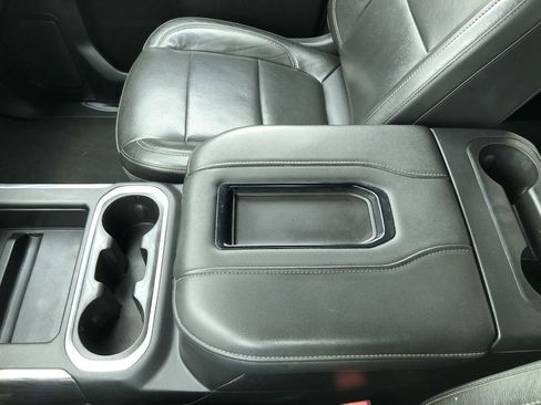 Used 2020 Chevrolet Silverado 2500 LTZ w/ LTZ Plus Package image 17