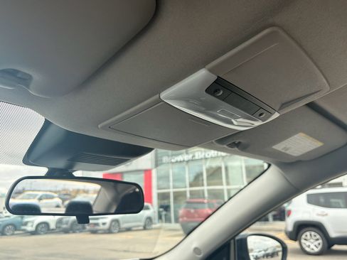 Certified 2024 Nissan Sentra SR FWD image 26