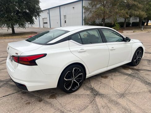 Used 2024 Nissan Altima 2.5 SR FWD image 16