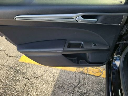 Used 2020 Ford Fusion SE image 9