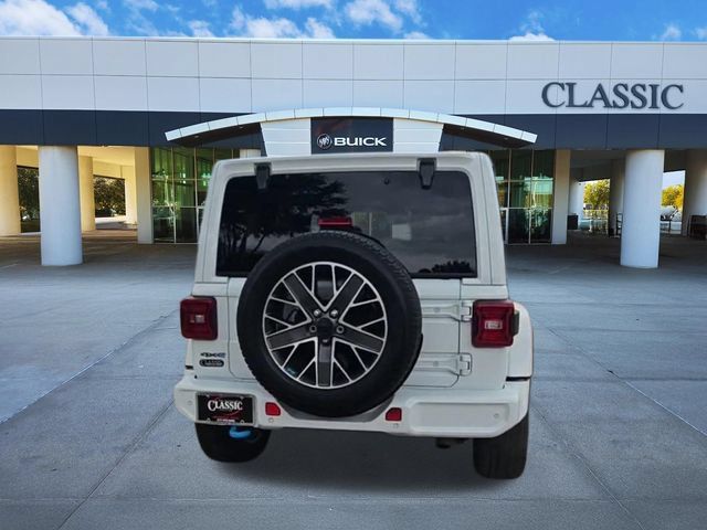 Used 2023 Jeep Wrangler Unlimited Sahara AWD/4WD image 7