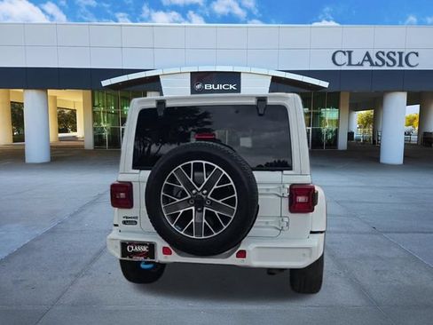 Used 2023 Jeep Wrangler Unlimited Sahara AWD/4WD image 7