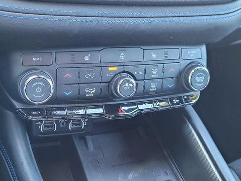 Certified 2022 Dodge Durango R/T w/ Tow 'N Go Package AWD/4WD image 11
