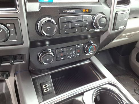 Used 2019 Ford F250 XLT w/ XLT Premium Package AWD/4WD image 34
