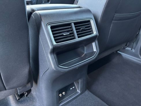 Used 2025 Volkswagen Atlas Cross Sport SE image 24