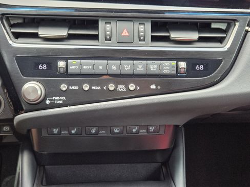 Used 2024 Lexus ES 350 w/ Premium Package image 27