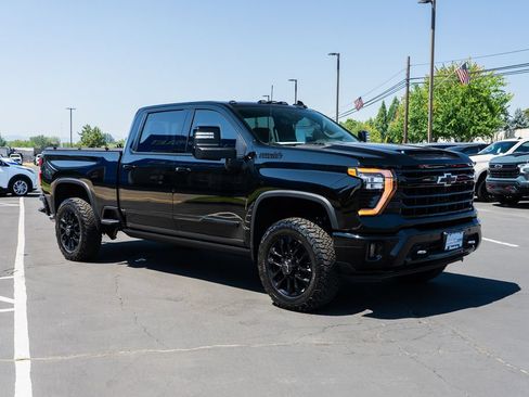 Used 2025 Chevrolet Silverado 2500 High Country w/ Midnight Edition AWD/4WD image 6