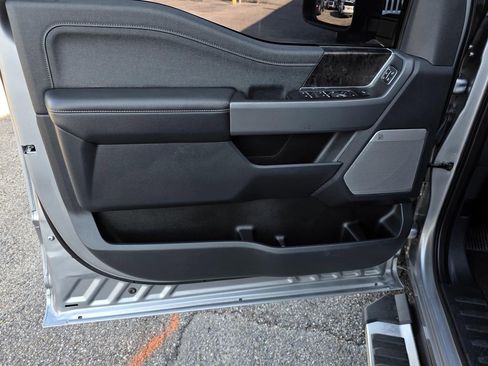 Used 2023 Ford F250 Lariat w/ Chrome Package image 40