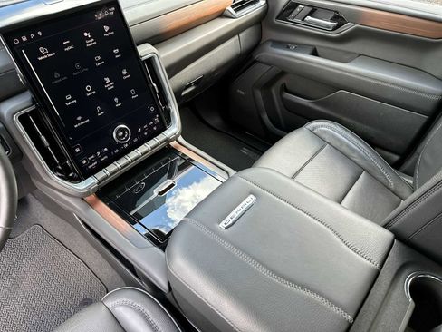 Certified 2025 GMC Yukon Denali image 21