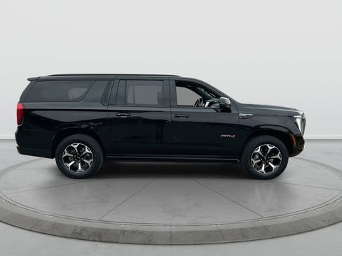Used 2025 GMC Yukon XL AT4 w/ AT4 Premium Plus Package AWD/4WD image 9