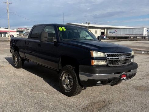 Used 2005 Chevrolet Silverado 2500 LS w/ Skid Plate Package image 2