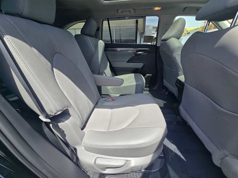 New 2026 Toyota Highlander Platinum AWD/4WD image 12