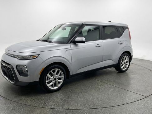 Used 2025 Kia Soul LX w/ LX Technology Package FWD image 3