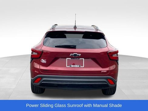Used 2025 Chevrolet Trax RS w/ Sunroof Package FWD image 5