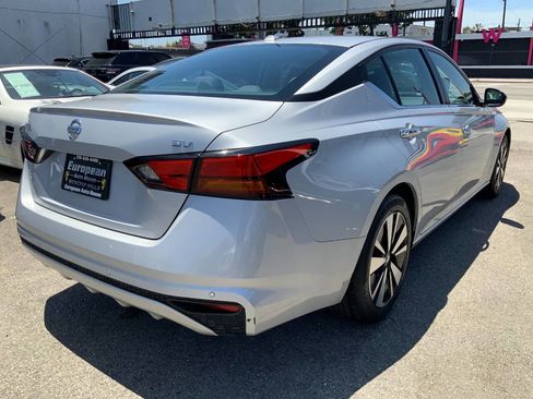 Used 2022 Nissan Altima 2.5 SV FWD image 9