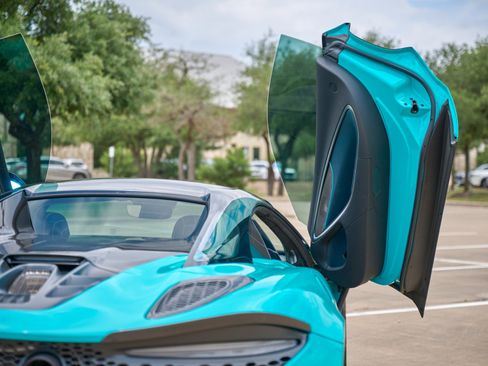 Used 2025 McLaren Artura Spider RWD image 35