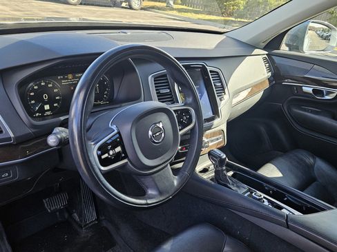 Used 2019 Volvo XC90 T5 Momentum w/ Multimedia Package image 10
