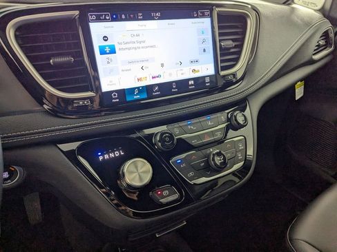 New 2026 Chrysler Pacifica Select w/ S Appearance Package image 22