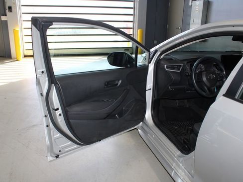 Used 2023 Toyota Corolla LE FWD image 7