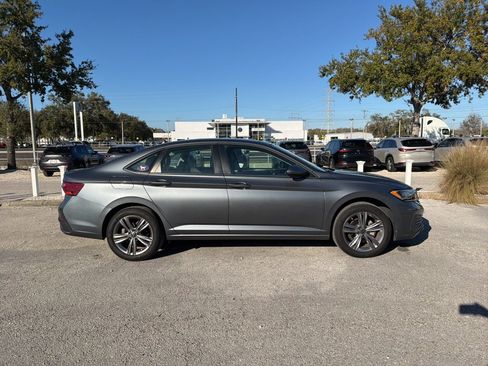 Used 2023 Volkswagen Jetta SE image 9