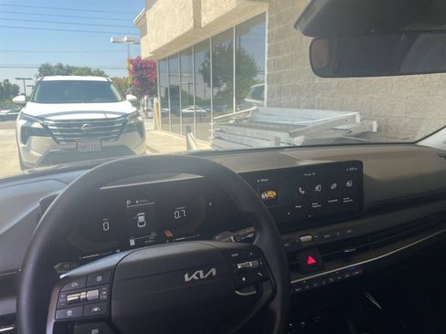 Used 2025 Kia K4 FWD image 32