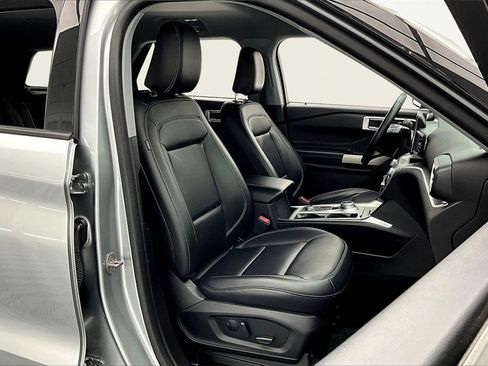 Used 2023 Ford Explorer XLT w/ Equipment Group 202A image 7