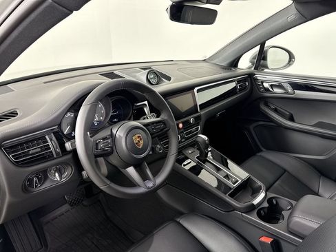 Certified 2026 Porsche Macan Turbo AWD/4WD image 4