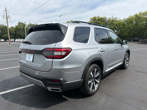 Used 2025 Honda Pilot Elite image 5