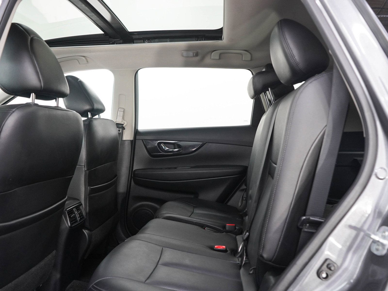 Used 2017 Nissan Rogue SL w/ SL Premium Package FWD image 15