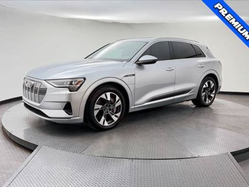 Used 2022 Audi e-tron Premium AWD/4WD image 2