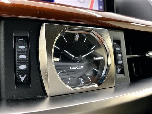 Used 2020 Lexus LX 570 4WD w/ Luxury Package image 33