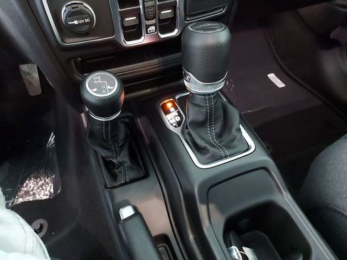 New 2025 Jeep Gladiator Sport AWD/4WD image 25