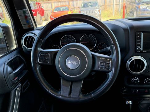 Used 2018 Jeep Wrangler Unlimited Sahara w/ Connectivity Group AWD/4WD image 20