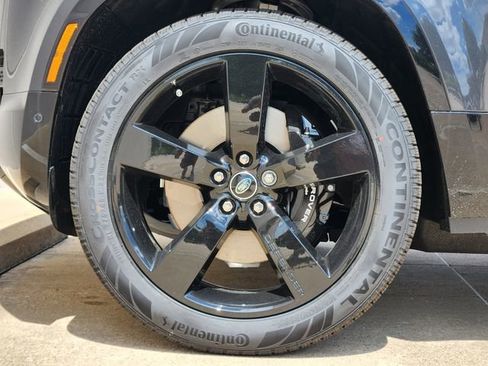 New 2025 Land Rover Defender 130 V8 image 7