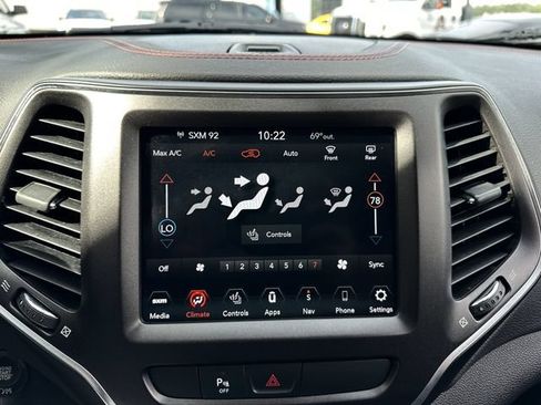 Used 2020 Jeep Cherokee Trailhawk w/ Comfort/Convenience Group AWD/4WD image 23