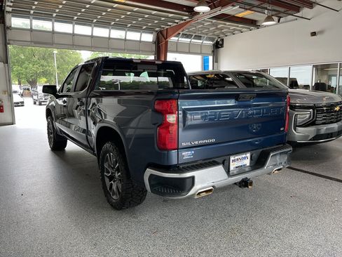 Used 2022 Chevrolet Silverado 1500 LT AWD/4WD image 6