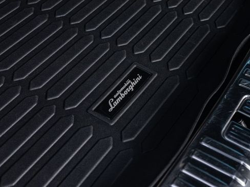 Used 2021 Lamborghini Urus AWD/4WD image 38