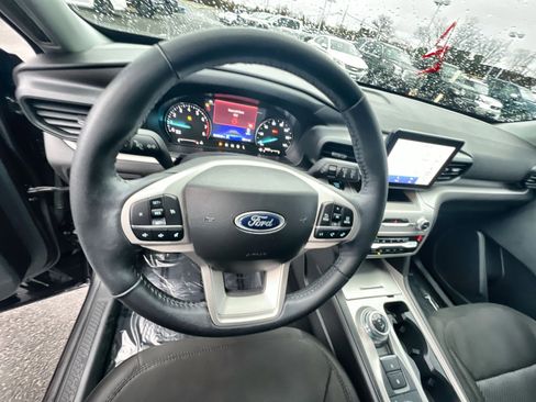 Used 2023 Ford Explorer XLT image 16