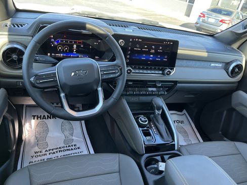 Used 2025 Chevrolet Colorado ZR2 w/ Midnight Edition image 16